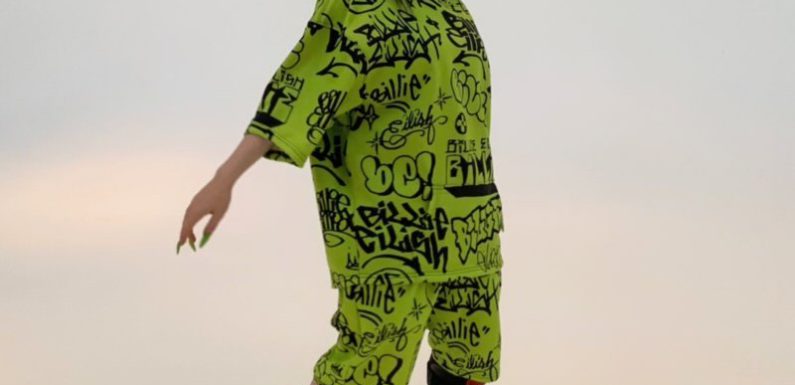 Billie Eilish спела Bad Guy вверх ногами