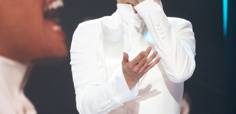 Alekseev спел о ненужности поисков любви