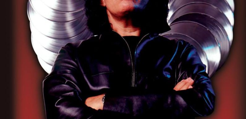 Kiss отменили концерт из-за проблем со здоровьем Симмонса